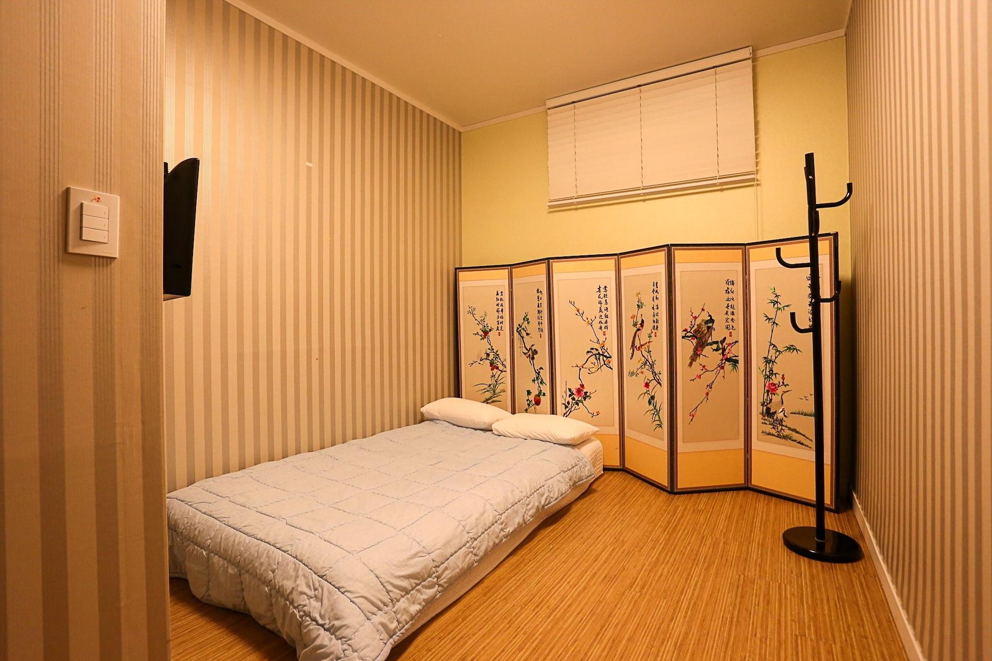Hotel Mama